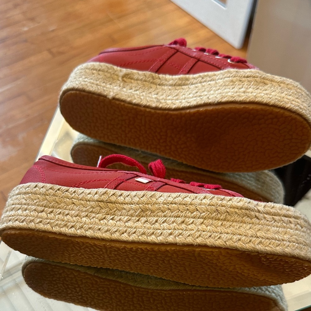 Platform rope bottom shoe.